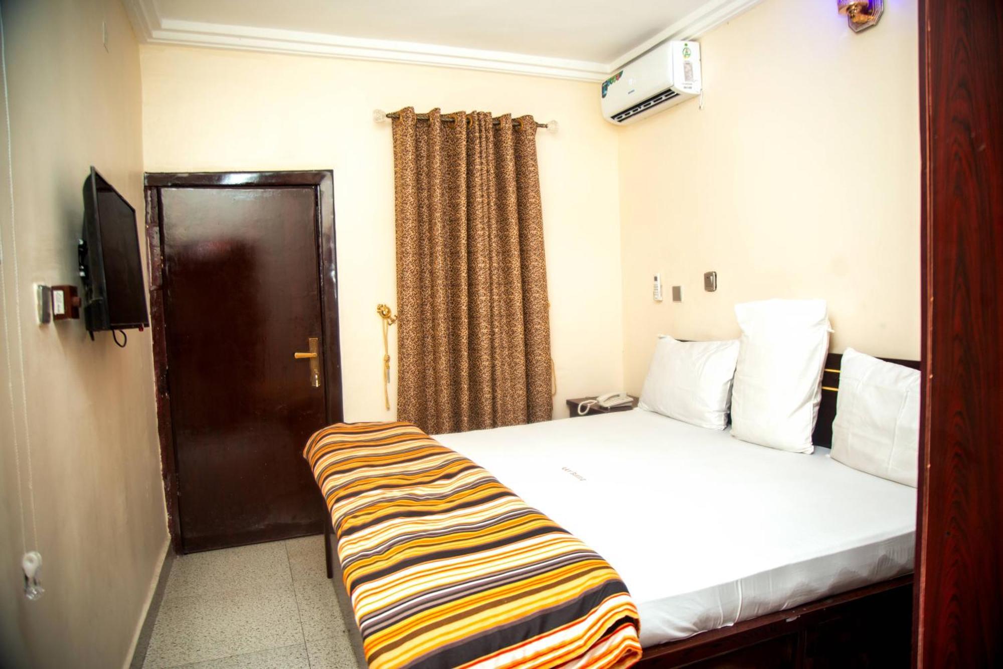 Kay Luxury Suites Uyo Eksteriør bilde